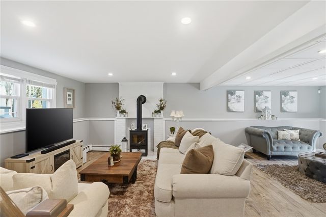 75 OAK DELL Circle, East Greenwich, RI 02818
