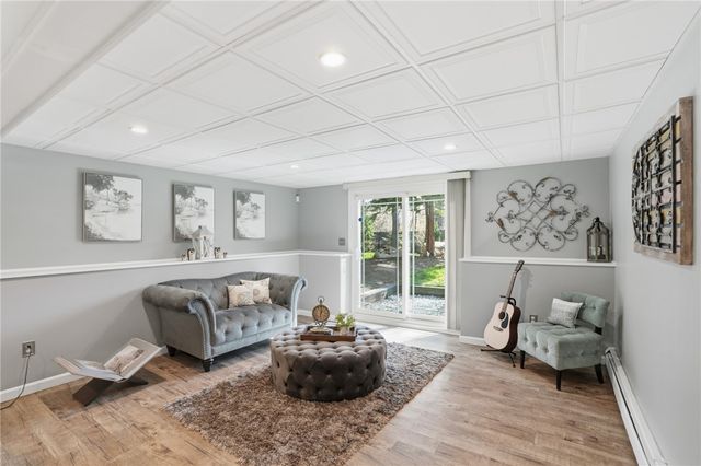 75 OAK DELL Circle, East Greenwich, RI 02818