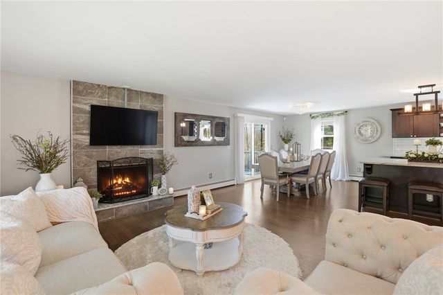 75 OAK DELL Circle, East Greenwich, RI 02818