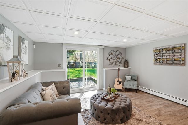 75 OAK DELL Circle, East Greenwich, RI 02818