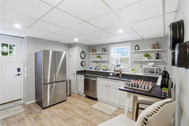75 OAK DELL Circle, East Greenwich, RI 02818