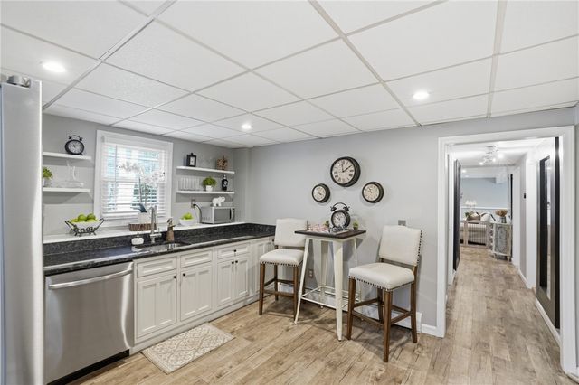 75 OAK DELL Circle, East Greenwich, RI 02818