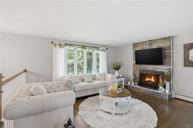 75 OAK DELL Circle, East Greenwich, RI 02818