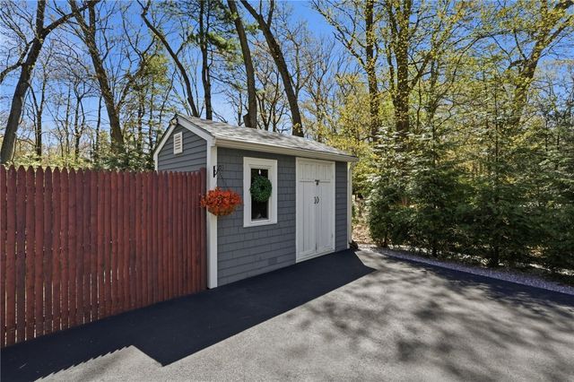 75 OAK DELL Circle, East Greenwich, RI 02818