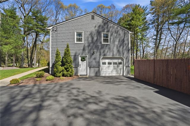 75 OAK DELL Circle, East Greenwich, RI 02818