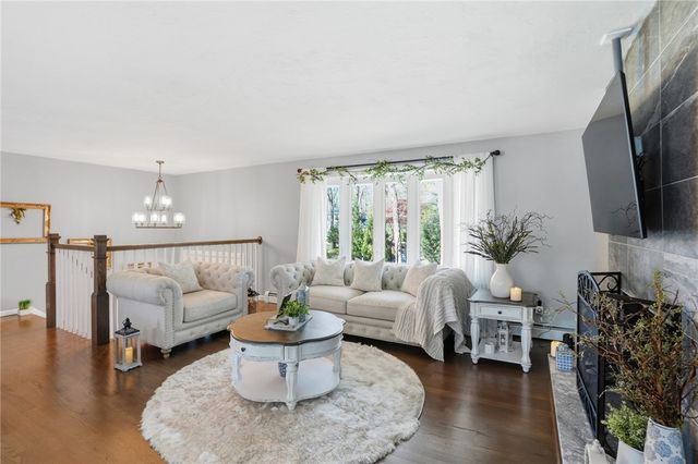 75 OAK DELL Circle, East Greenwich, RI 02818