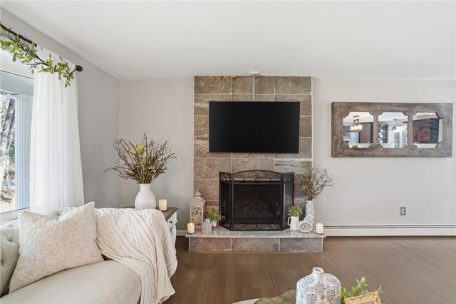 75 OAK DELL Circle, East Greenwich, RI 02818