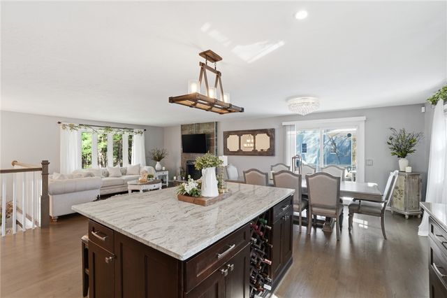 75 OAK DELL Circle, East Greenwich, RI 02818