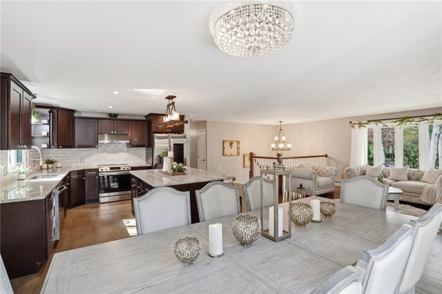 75 OAK DELL Circle, East Greenwich, RI 02818