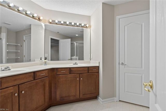 1602 Waters Edge LN, Suffolk, VA 23435