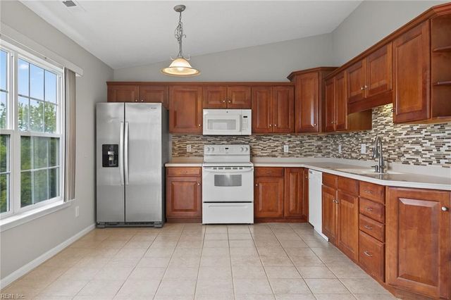 1602 Waters Edge LN, Suffolk, VA 23435