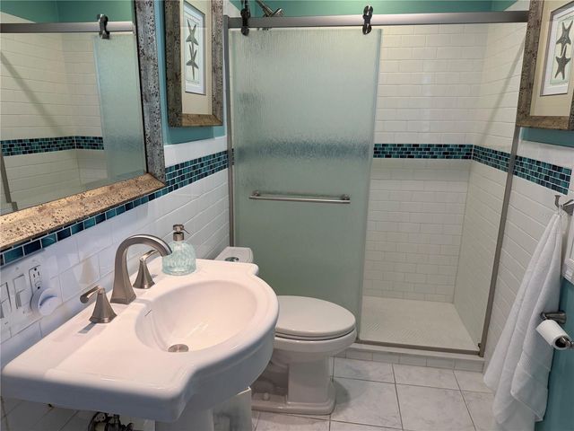 5001 STARFISH DRIVE SE B, St Petersburg, FL 33705