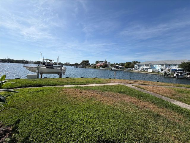 5001 STARFISH DRIVE SE B, St Petersburg, FL 33705