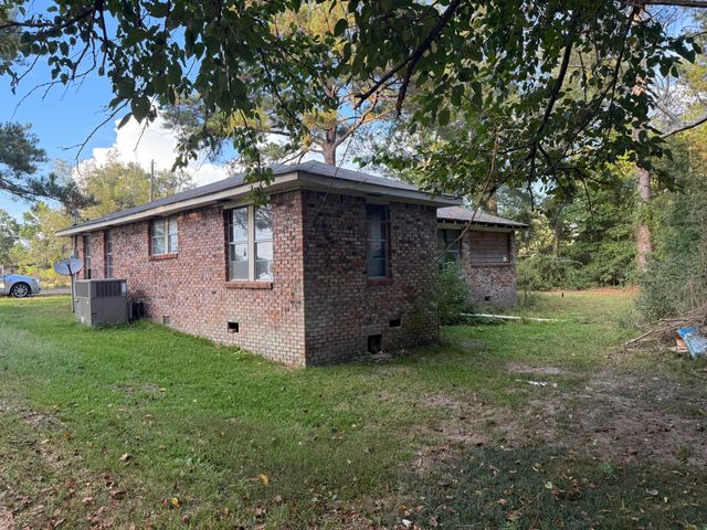 41 Terrys Chapel Rd., Foxworth, MS 39483