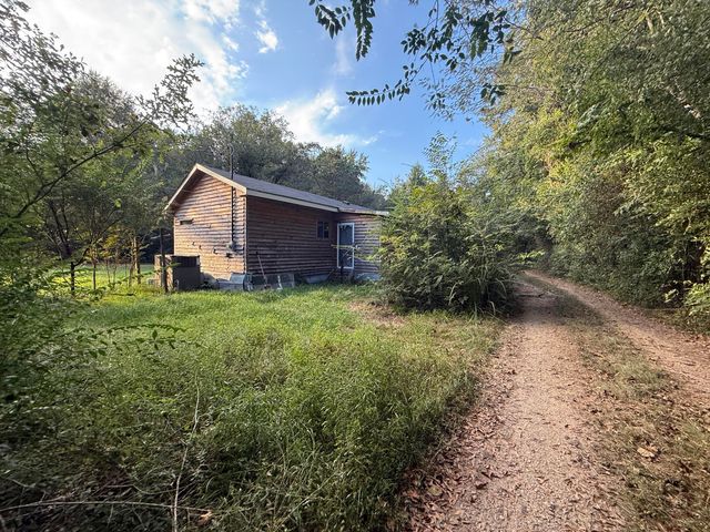41 Terrys Chapel Rd., Foxworth, MS 39483