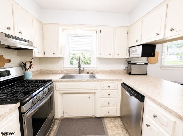522 Dinah Rd, Roxbury Twp., NJ 07850
