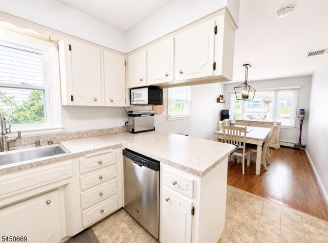 522 Dinah Rd, Roxbury Twp., NJ 07850