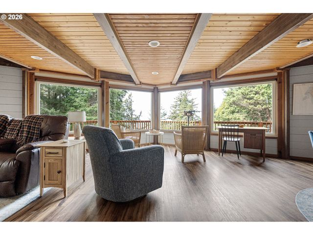 4 DOUG JOHNSON Ln, Port Orford, OR 97465