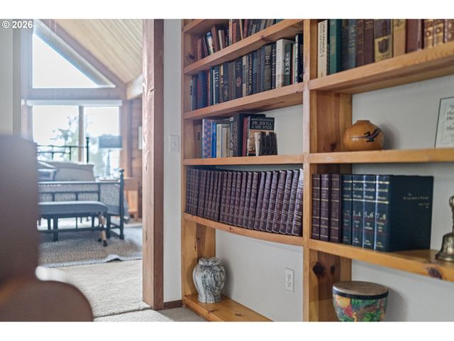 4 DOUG JOHNSON Ln, Port Orford, OR 97465