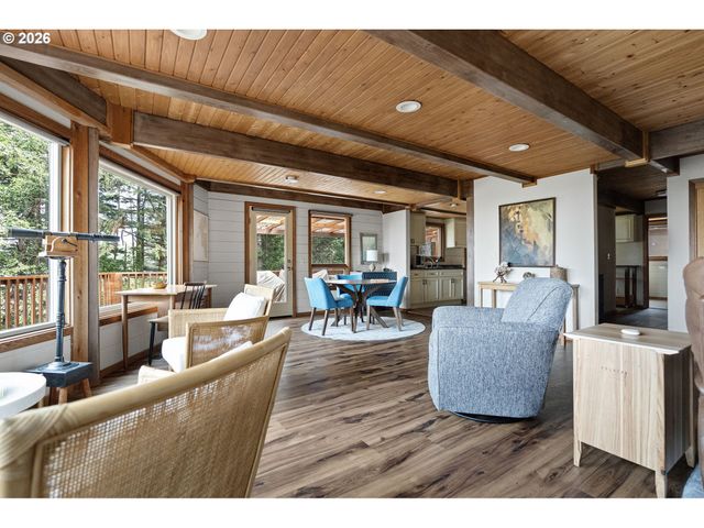 4 DOUG JOHNSON Ln, Port Orford, OR 97465