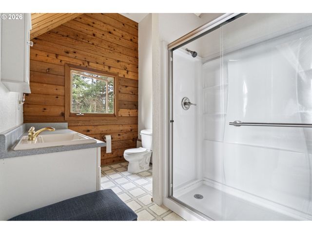4 DOUG JOHNSON Ln, Port Orford, OR 97465