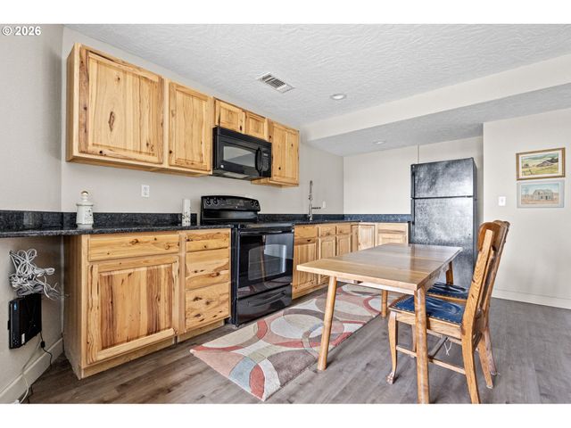 4 DOUG JOHNSON Ln, Port Orford, OR 97465