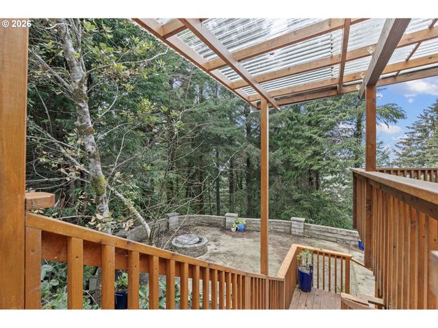4 DOUG JOHNSON Ln, Port Orford, OR 97465