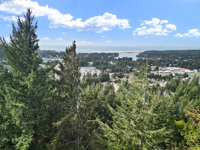 4 DOUG JOHNSON Ln, Port Orford, OR 97465