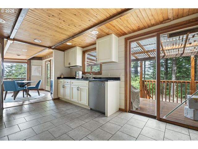 4 DOUG JOHNSON Ln, Port Orford, OR 97465