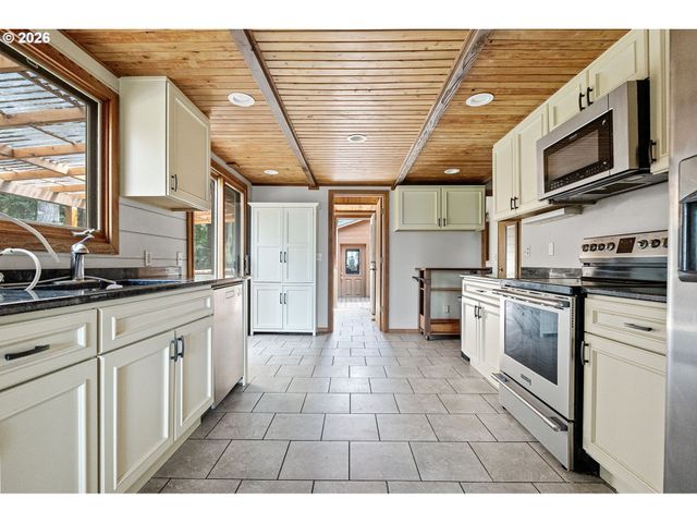 4 DOUG JOHNSON Ln, Port Orford, OR 97465