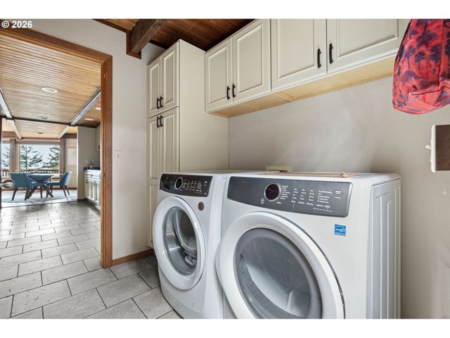 4 DOUG JOHNSON Ln, Port Orford, OR 97465