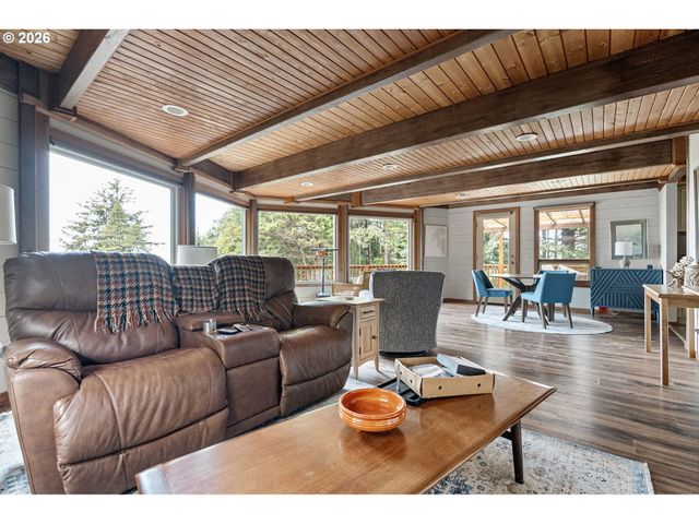 4 DOUG JOHNSON Ln, Port Orford, OR 97465