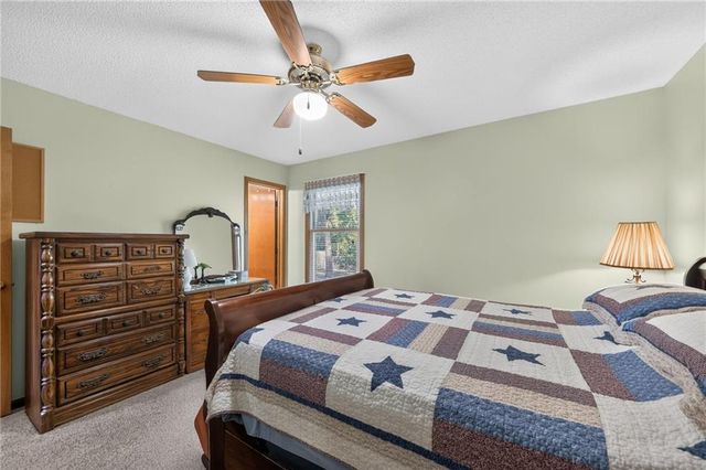 6527 Sioux Drive, Parkville, MO 64152