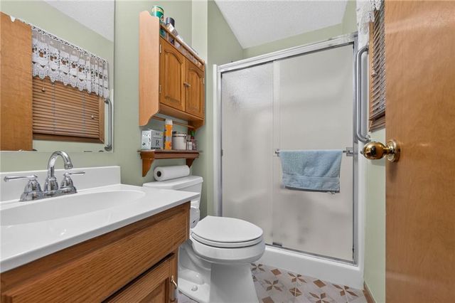 6527 Sioux Drive, Parkville, MO 64152