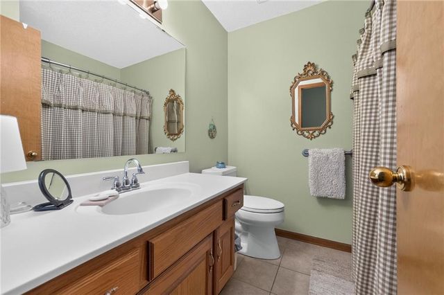 6527 Sioux Drive, Parkville, MO 64152