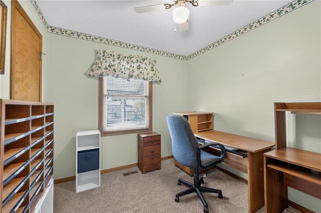 6527 Sioux Drive, Parkville, MO 64152