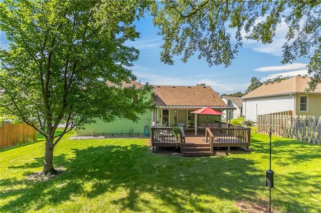 6527 Sioux Drive, Parkville, MO 64152