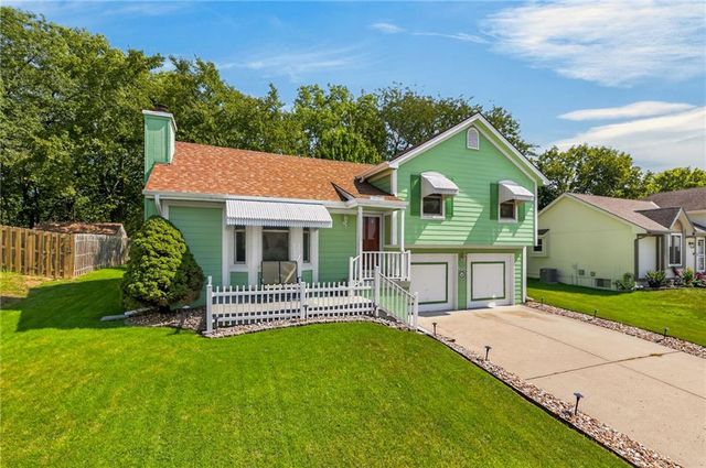 6527 Sioux Drive, Parkville, MO 64152