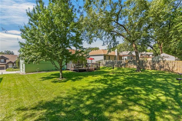 6527 Sioux Drive, Parkville, MO 64152