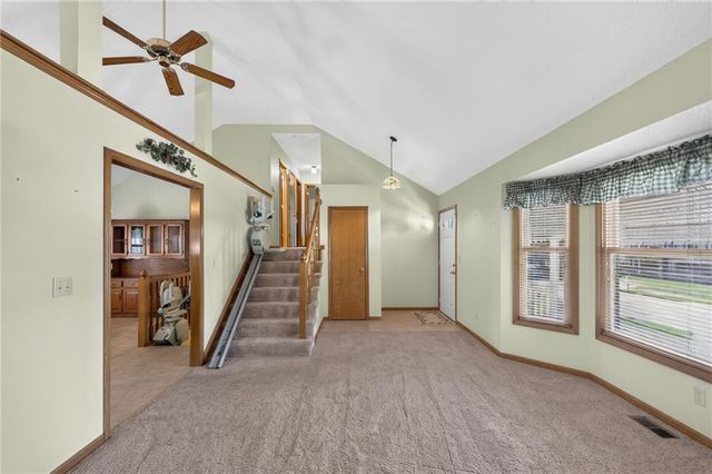 6527 Sioux Drive, Parkville, MO 64152