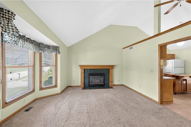 6527 Sioux Drive, Parkville, MO 64152