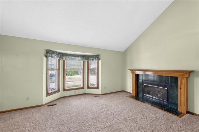 6527 Sioux Drive, Parkville, MO 64152