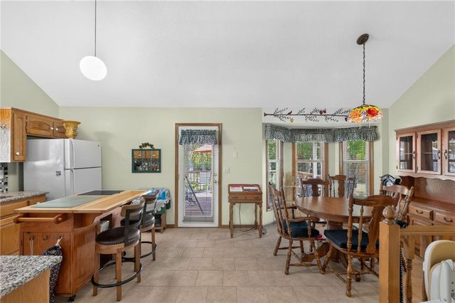 6527 Sioux Drive, Parkville, MO 64152