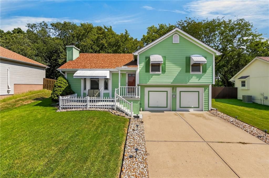 6527 Sioux Drive, Parkville, MO 64152