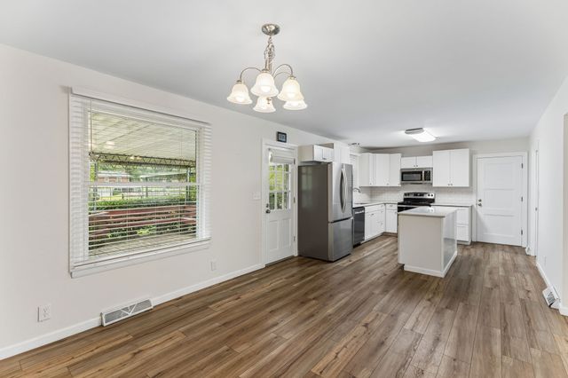 3005 Sheddan Dr, Columbia, TN 38401