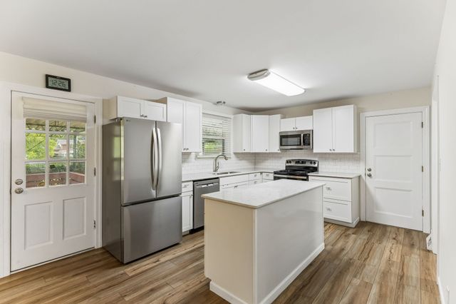 3005 Sheddan Dr, Columbia, TN 38401