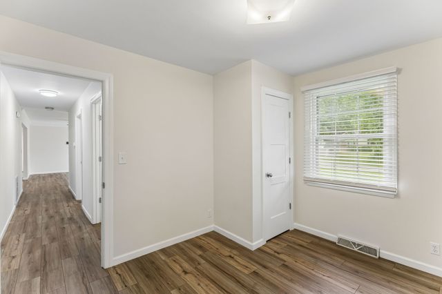 3005 Sheddan Dr, Columbia, TN 38401