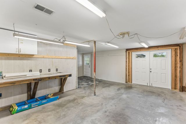 3005 Sheddan Dr, Columbia, TN 38401