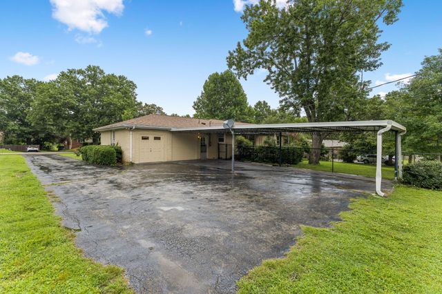 3005 Sheddan Dr, Columbia, TN 38401