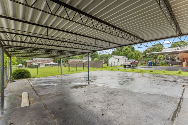 3005 Sheddan Dr, Columbia, TN 38401